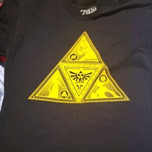 Zelda triforce T-shirt Large